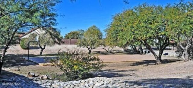 124 S Palace Gardens Drive, Tucson, AZ 85748
