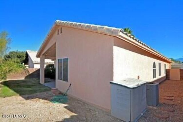 124 S Palace Gardens Drive, Tucson, AZ 85748