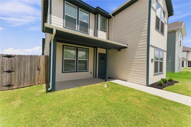 4802 W Planetree Street, Fayetteville, AR 72704