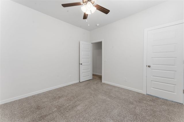 4802 W Planetree Street, Fayetteville, AR 72704