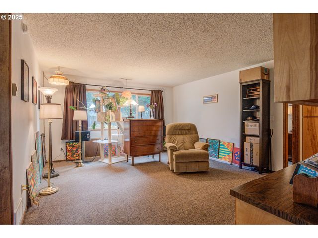 1620 26TH St, Florence, OR 97439