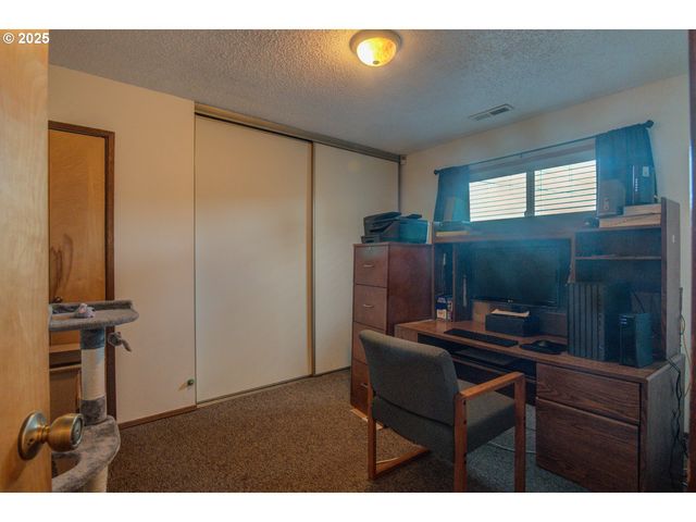 1620 26TH St, Florence, OR 97439