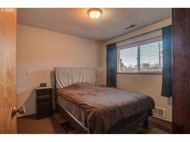 1620 26TH St, Florence, OR 97439