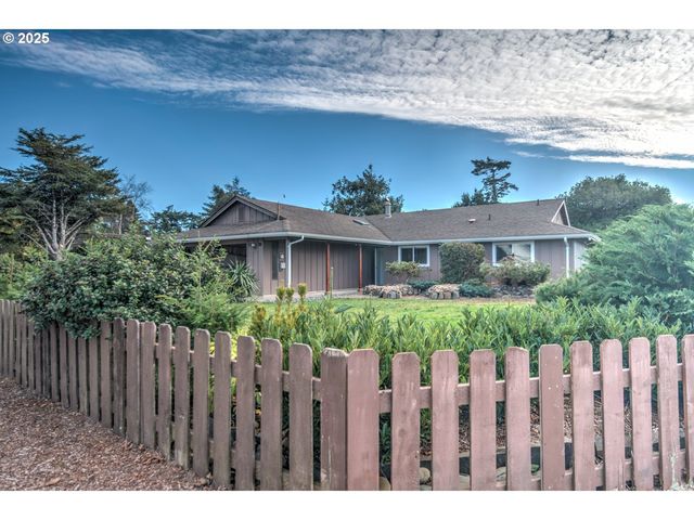 1620 26TH St, Florence, OR 97439