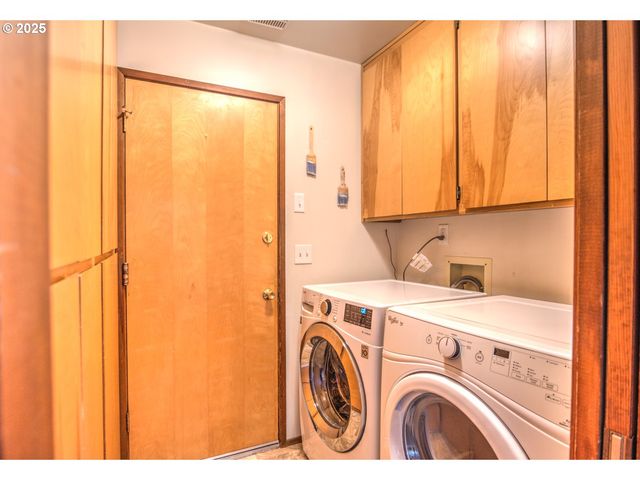 1620 26TH St, Florence, OR 97439