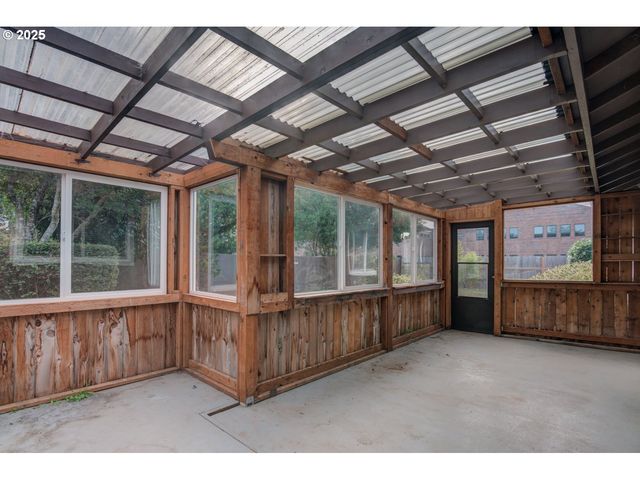 1620 26TH St, Florence, OR 97439