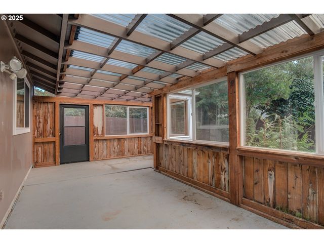 1620 26TH St, Florence, OR 97439