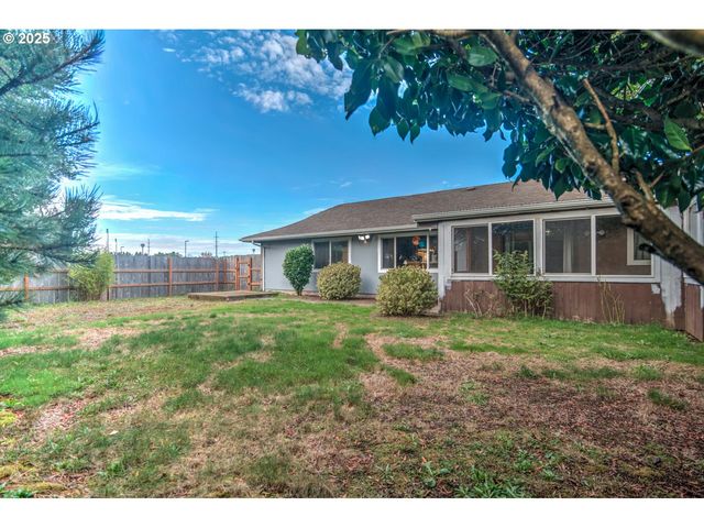 1620 26TH St, Florence, OR 97439