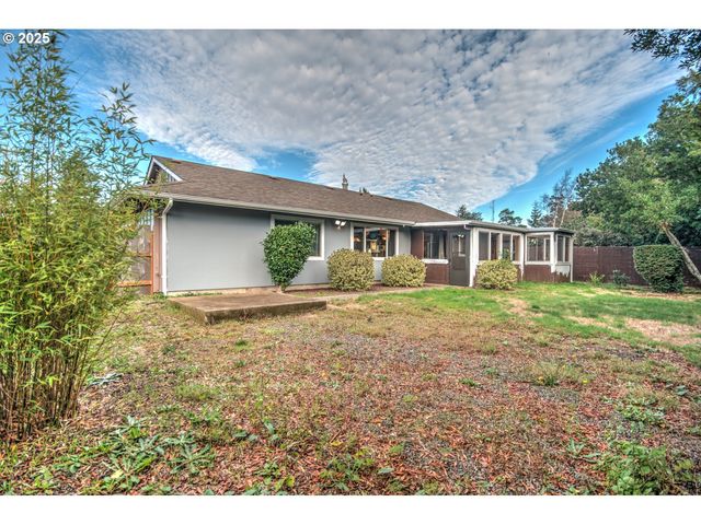 1620 26TH St, Florence, OR 97439