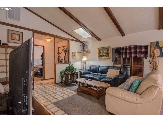 1620 26TH St, Florence, OR 97439