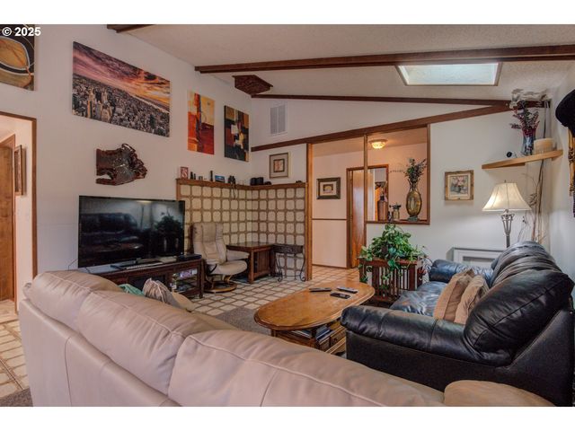 1620 26TH St, Florence, OR 97439