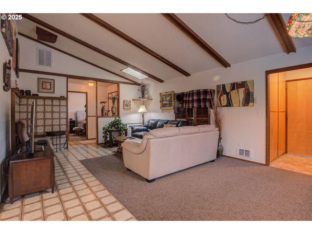 1620 26TH St, Florence, OR 97439