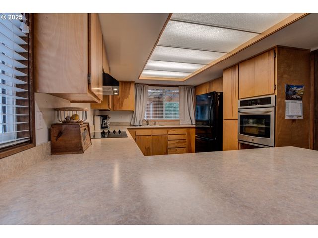 1620 26TH St, Florence, OR 97439