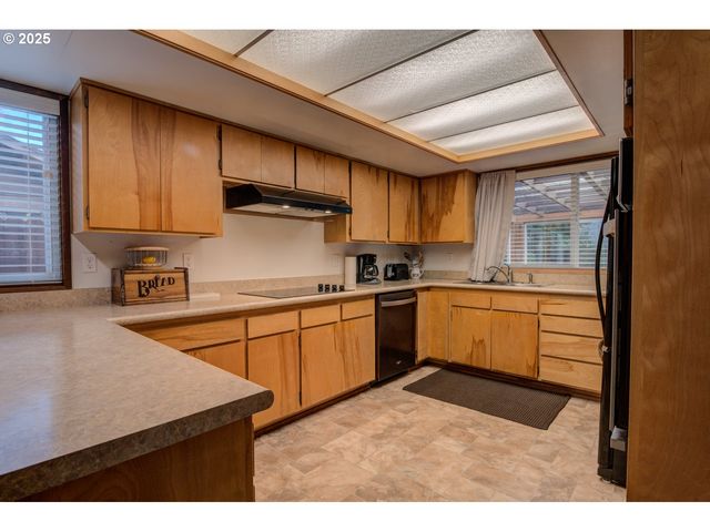 1620 26TH St, Florence, OR 97439