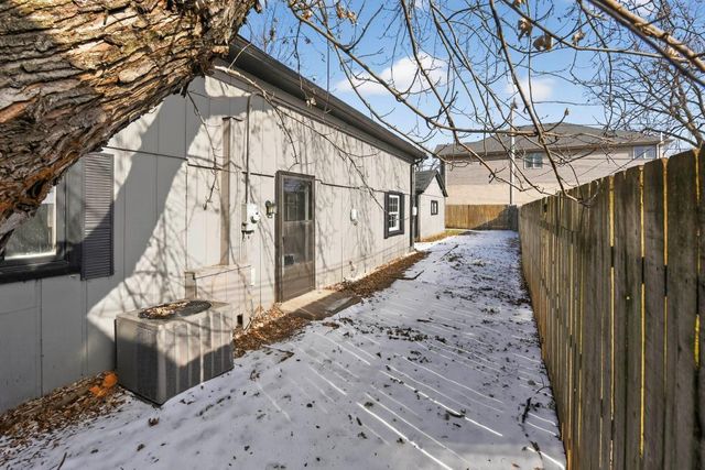 5016 Oak Center Drive, Oak Lawn, IL 60453