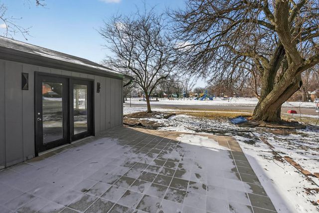 5016 Oak Center Drive, Oak Lawn, IL 60453