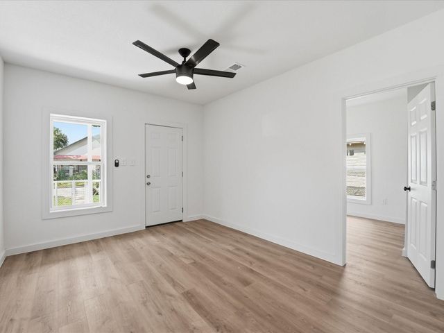 7128 Avenue K, Houston, TX 77011