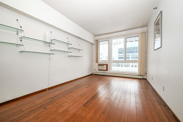 433 7th Street S 2305, Minneapolis, MN 55415