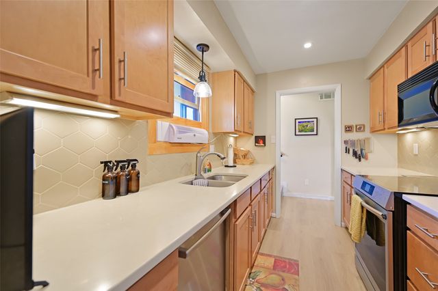3072 Plaza Blanca, Santa Fe, NM 87507