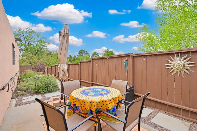 3072 Plaza Blanca, Santa Fe, NM 87507