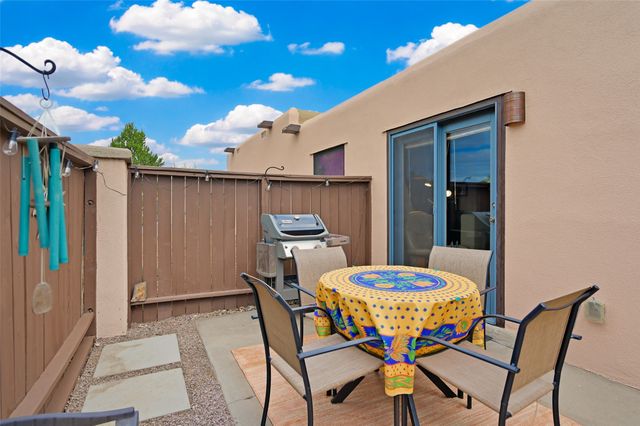 3072 Plaza Blanca, Santa Fe, NM 87507