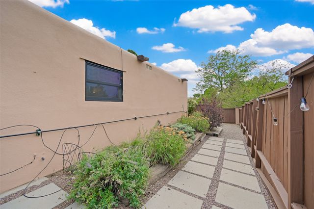 3072 Plaza Blanca, Santa Fe, NM 87507