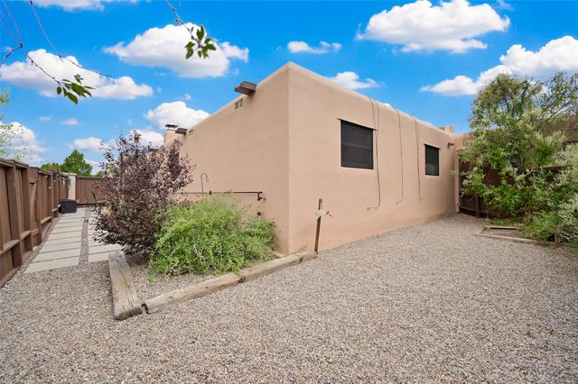 3072 Plaza Blanca, Santa Fe, NM 87507