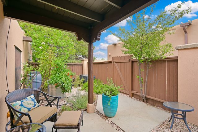 3072 Plaza Blanca, Santa Fe, NM 87507