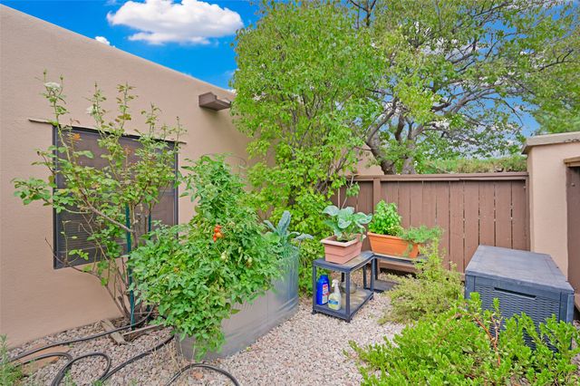 3072 Plaza Blanca, Santa Fe, NM 87507