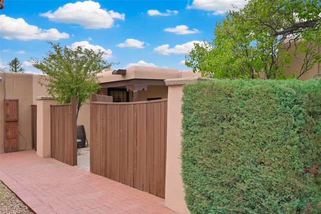 3072 Plaza Blanca, Santa Fe, NM 87507