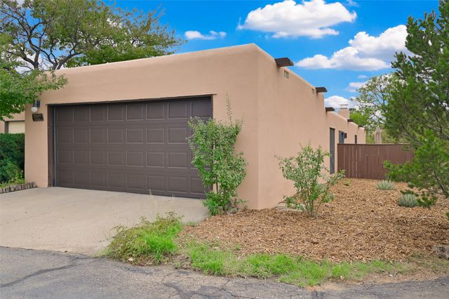 3072 Plaza Blanca, Santa Fe, NM 87507