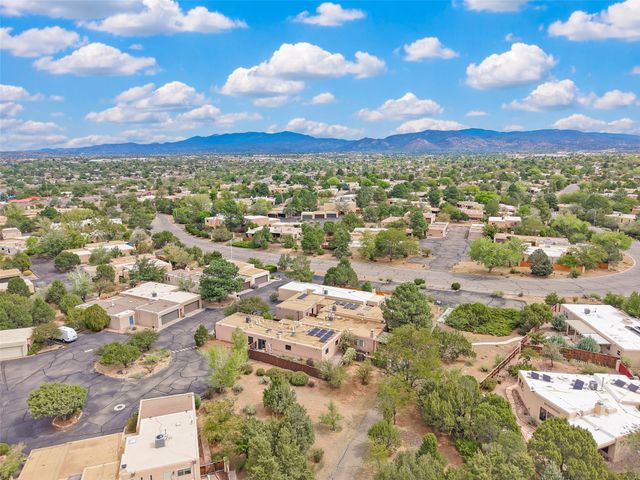 3072 Plaza Blanca, Santa Fe, NM 87507