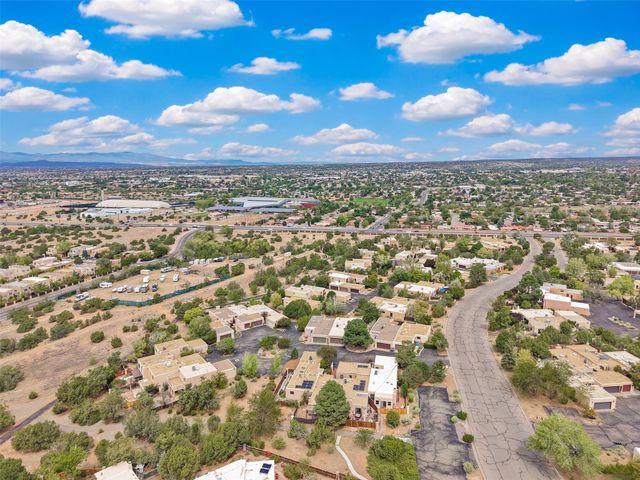 3072 Plaza Blanca, Santa Fe, NM 87507