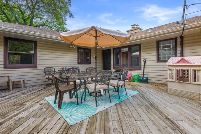 625 N Hine AVENUE, Waukesha, WI 53188