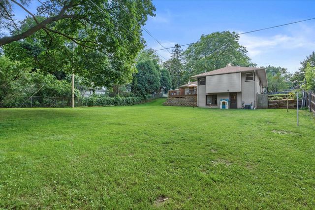 625 N Hine AVENUE, Waukesha, WI 53188