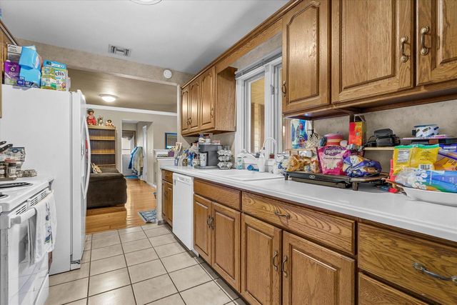 625 N Hine AVENUE, Waukesha, WI 53188