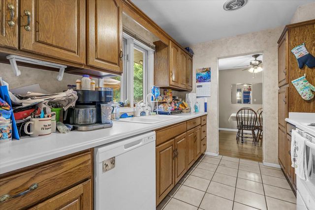 625 N Hine AVENUE, Waukesha, WI 53188