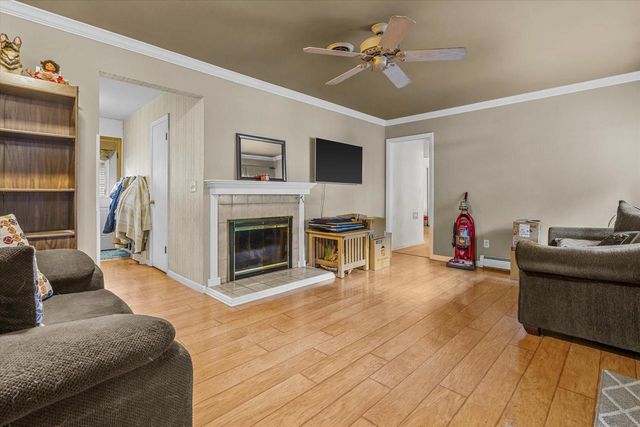 625 N Hine AVENUE, Waukesha, WI 53188