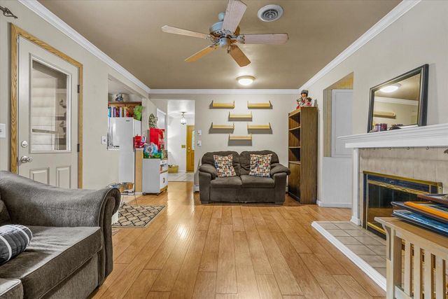 625 N Hine AVENUE, Waukesha, WI 53188