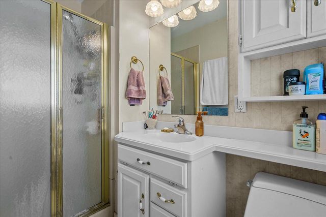 625 N Hine AVENUE, Waukesha, WI 53188