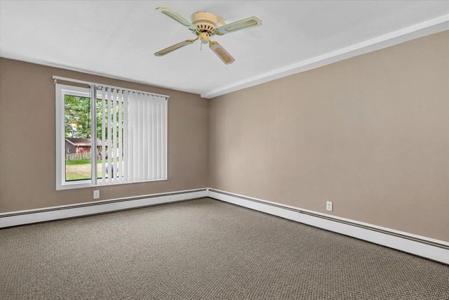 625 N Hine AVENUE, Waukesha, WI 53188