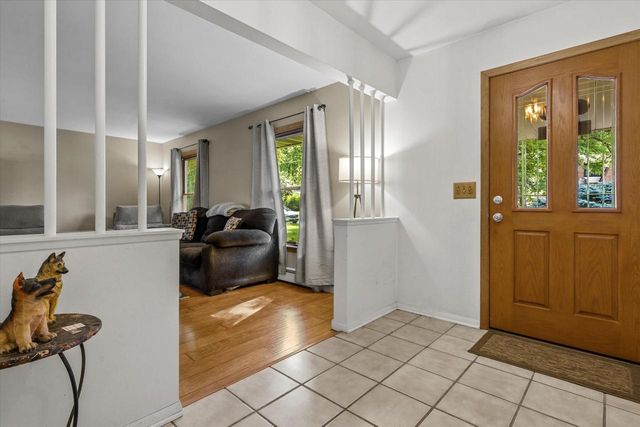 625 N Hine AVENUE, Waukesha, WI 53188