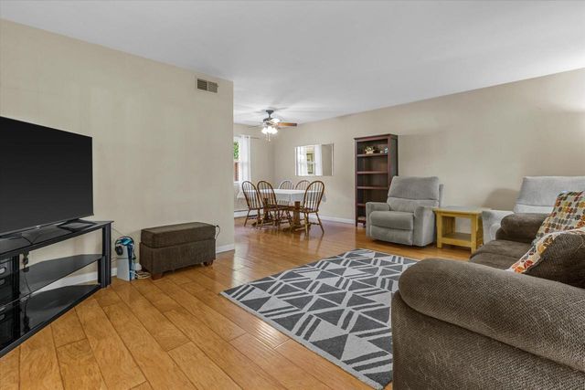 625 N Hine AVENUE, Waukesha, WI 53188