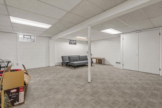 625 N Hine AVENUE, Waukesha, WI 53188