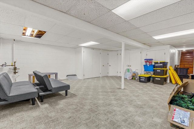 625 N Hine AVENUE, Waukesha, WI 53188