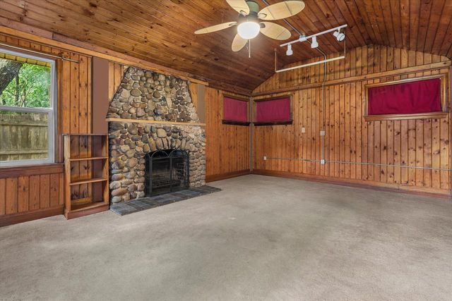 625 N Hine AVENUE, Waukesha, WI 53188