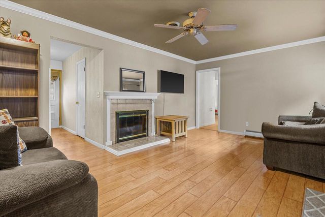 625 N Hine AVENUE, Waukesha, WI 53188
