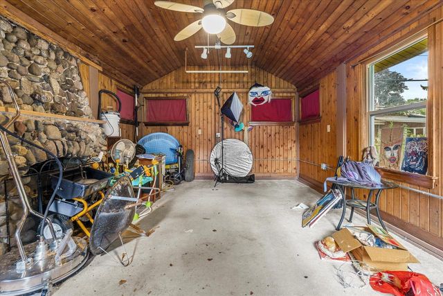 625 N Hine AVENUE, Waukesha, WI 53188