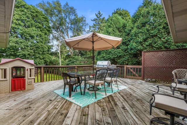 625 N Hine AVENUE, Waukesha, WI 53188