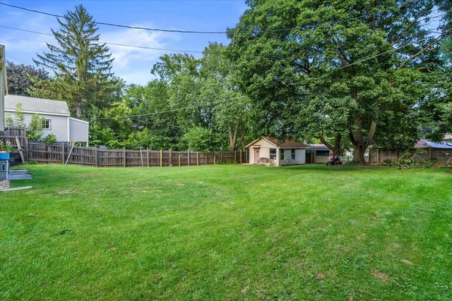 625 N Hine AVENUE, Waukesha, WI 53188